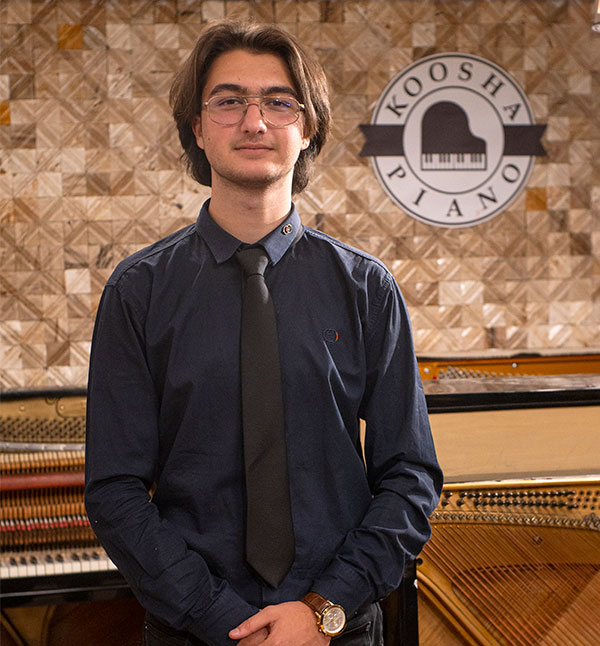 کارشناس فنی پیانو آقای آرین رزوان